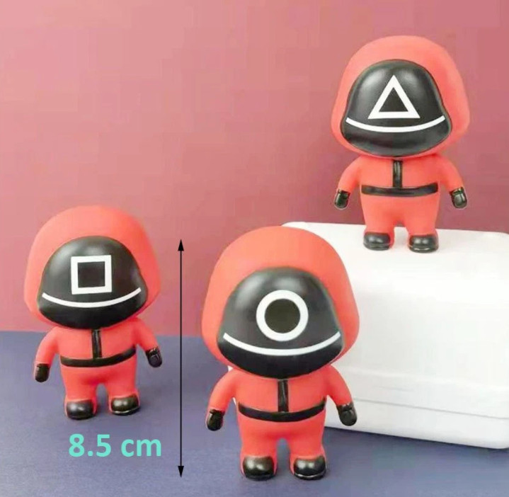 Bé gái 3 tuổi cosplay búp bê Squid Game phiên bản đời thực gây bão