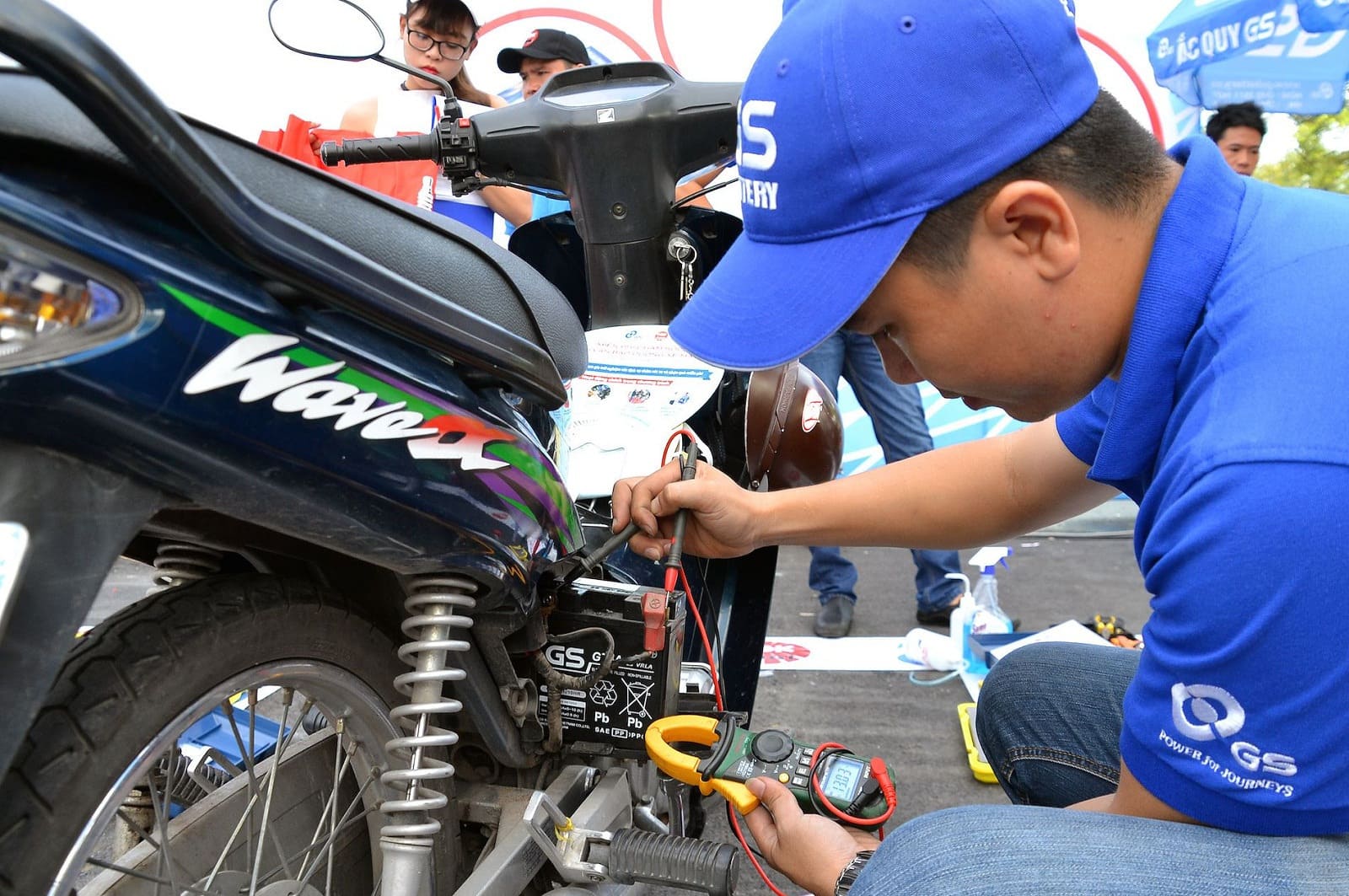 cách phục hồi bình ắc quy khô xe máy