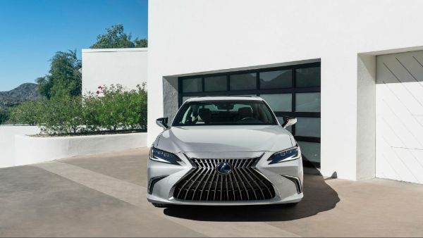 lexus thuộc tập đoàn nào