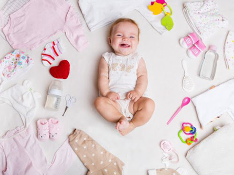 Mách mẹ mẹo chọn quần áo mùa hè cho bé yêu