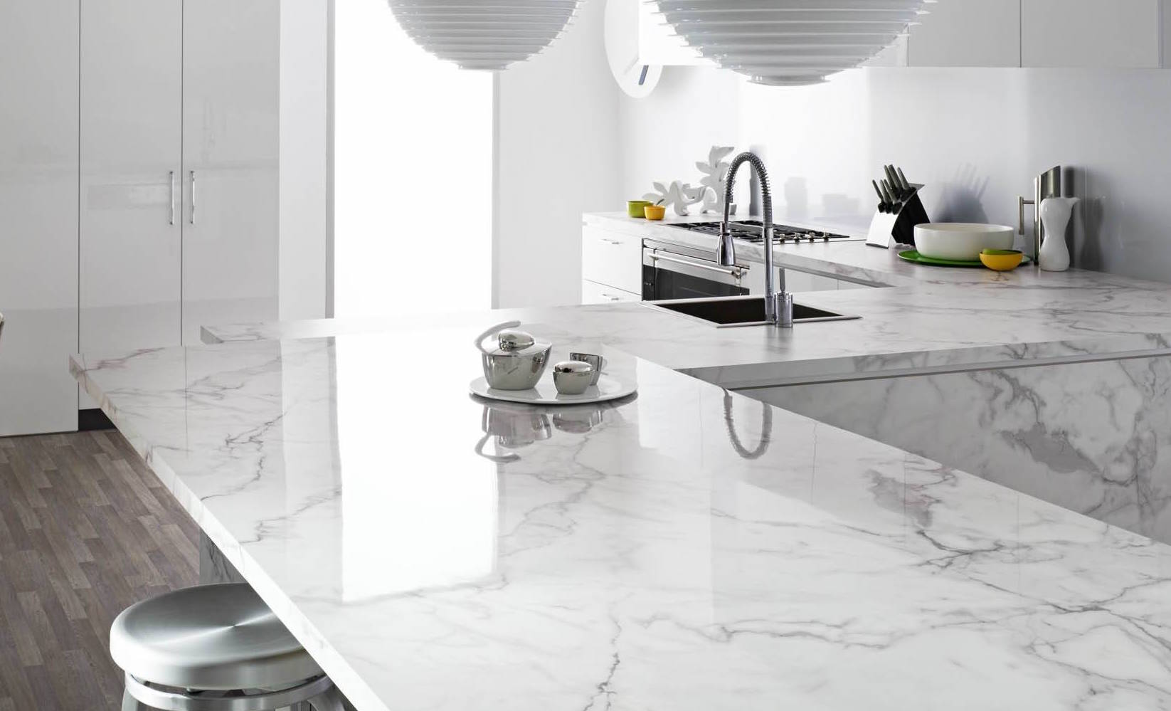 Đá solid surface vân mây rất dễ vệ sinh