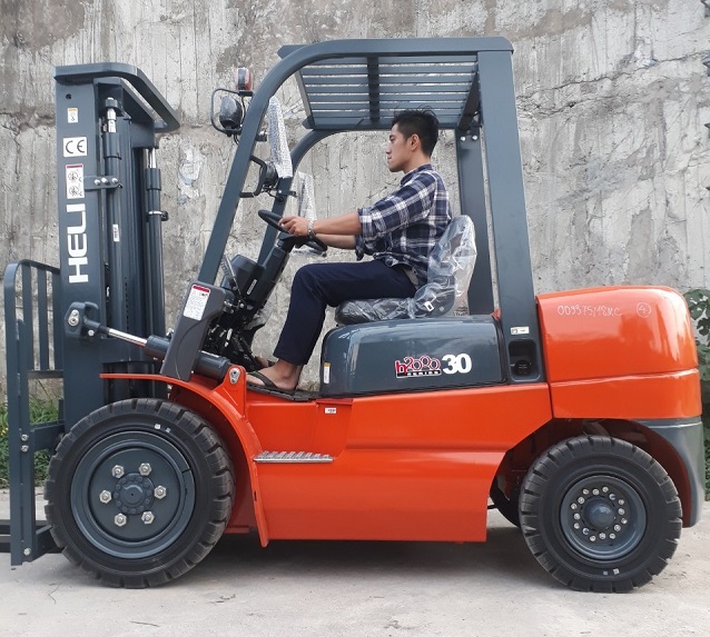 Xe nâng Heli 3 tấn máy dầu sử dụng những loại động cơ nào?
