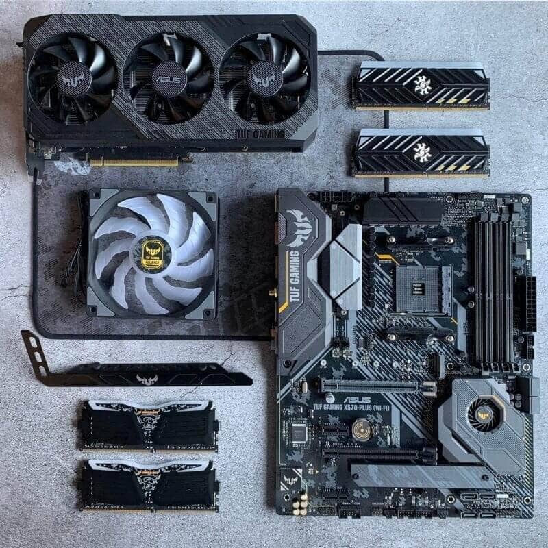 TUF còn có những dòng sản phẩm linh kiện phần cứng máy tính, gaming gear 