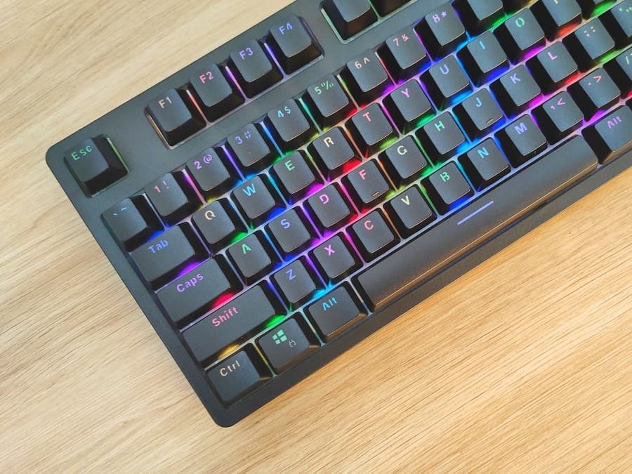 Bàn phím trang bị đèn Led RGB vô cùng nổi bật