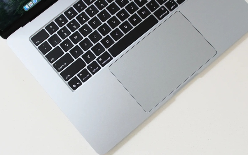 MacBook Air 15 M4 - bàn phím touchpad