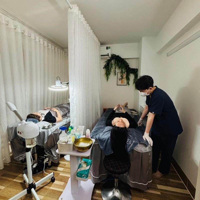 top-spa-gia-sinh-vien-gan-lang-dai-hoc-chuyen-tri-mun