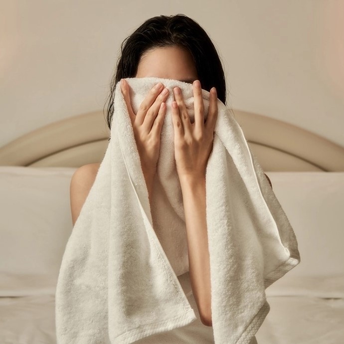 khan-lau-mat-loai-nao-tot-cho-da-nhay-cam