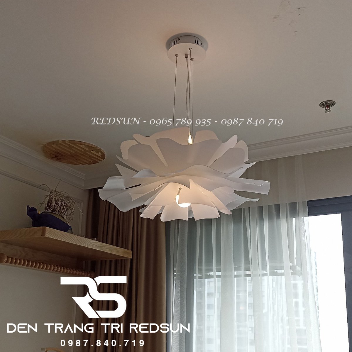 den-tha-tran-hien-dai-dang-hoa-chat-lieu-acrylic-phong-cach-bac-au-cdt-t042