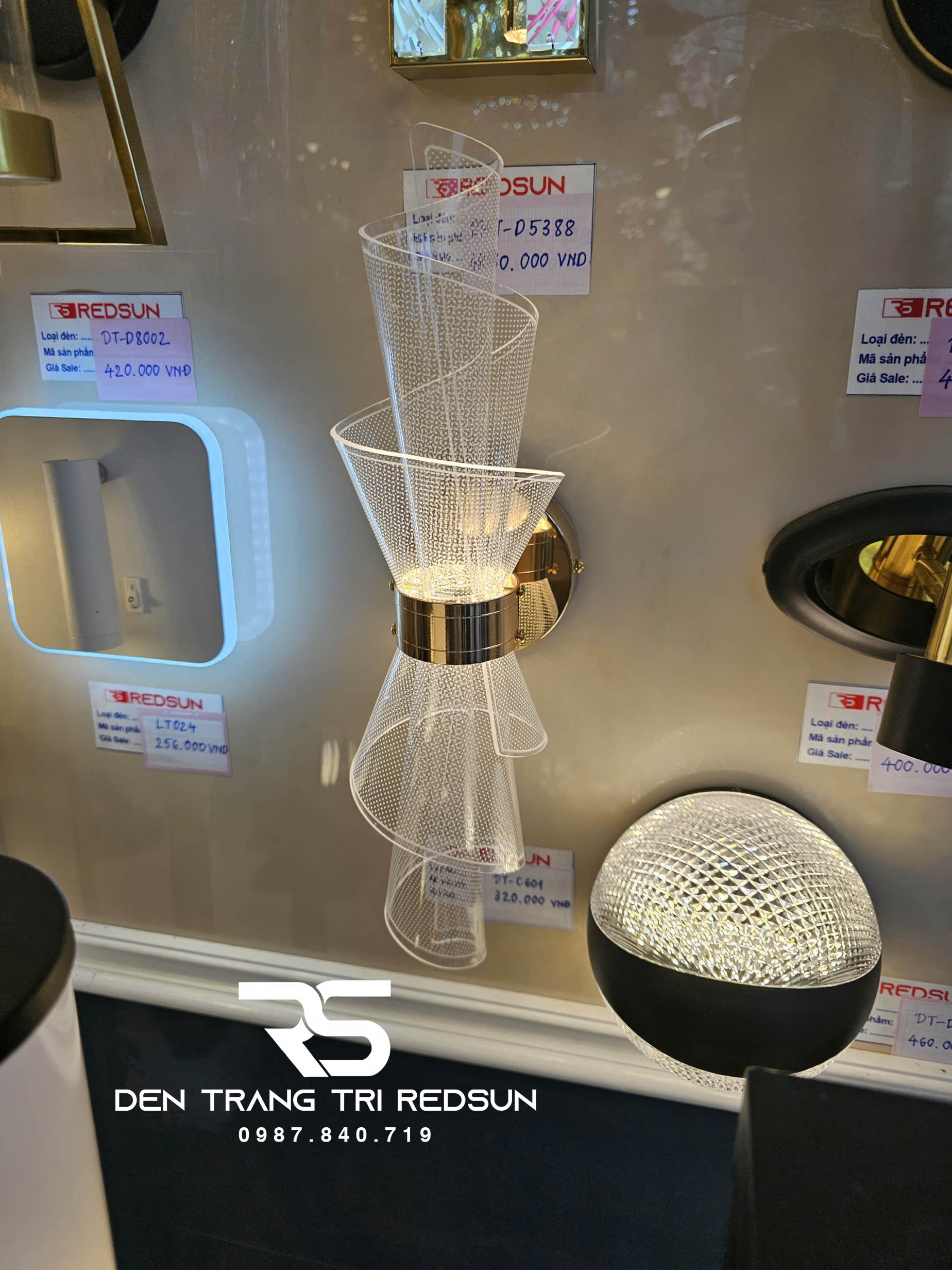 den-tuong-hien-dai-trang-tri-phong-khach-phong-ngu-cau-thang-dt-c601