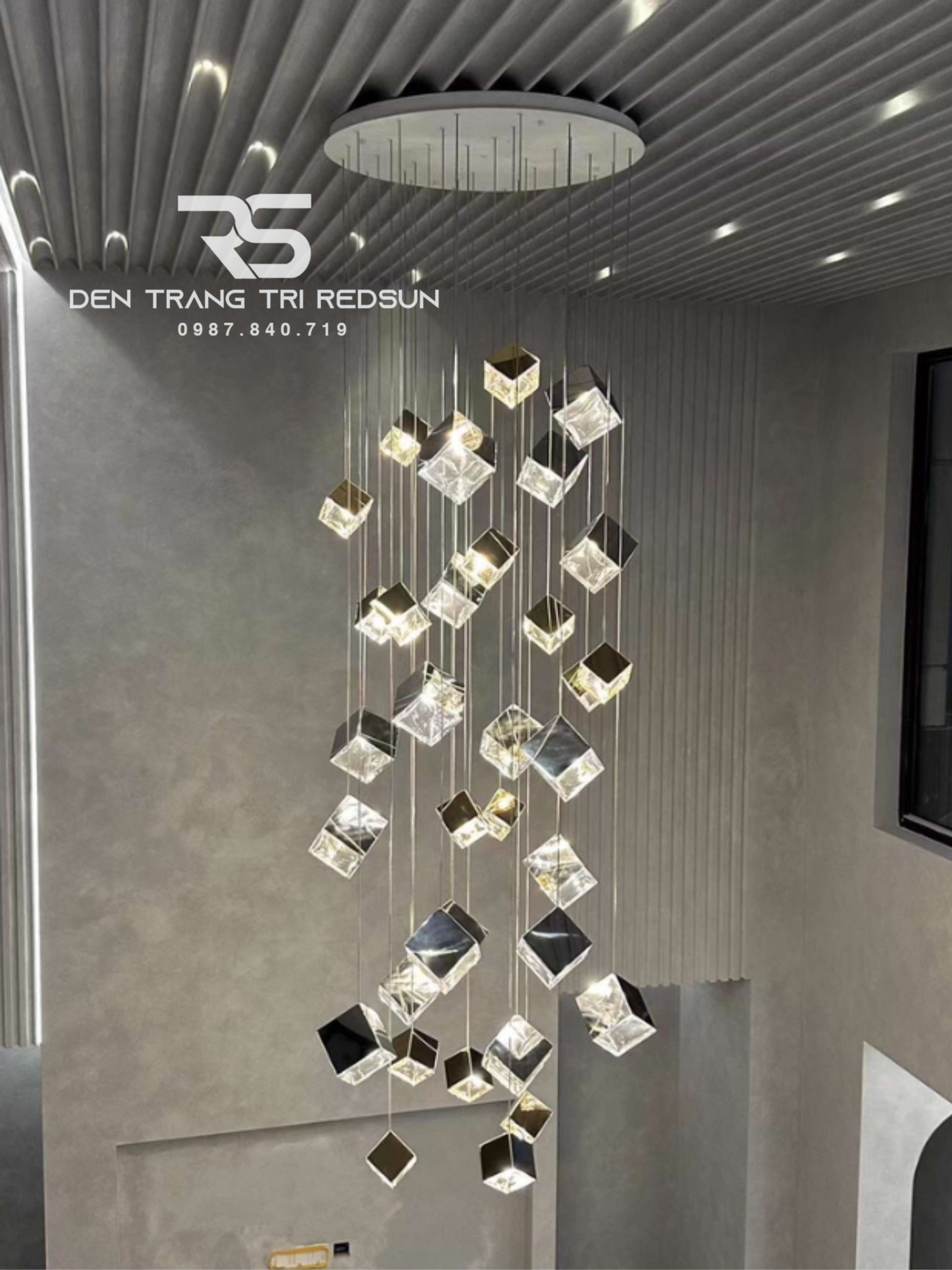 den-tha-thuy-tinh-hien-dai-hinh-khoi-vuong-lap-thong-tang-cau-thang-phong-khach-ban-an-htk-nk002