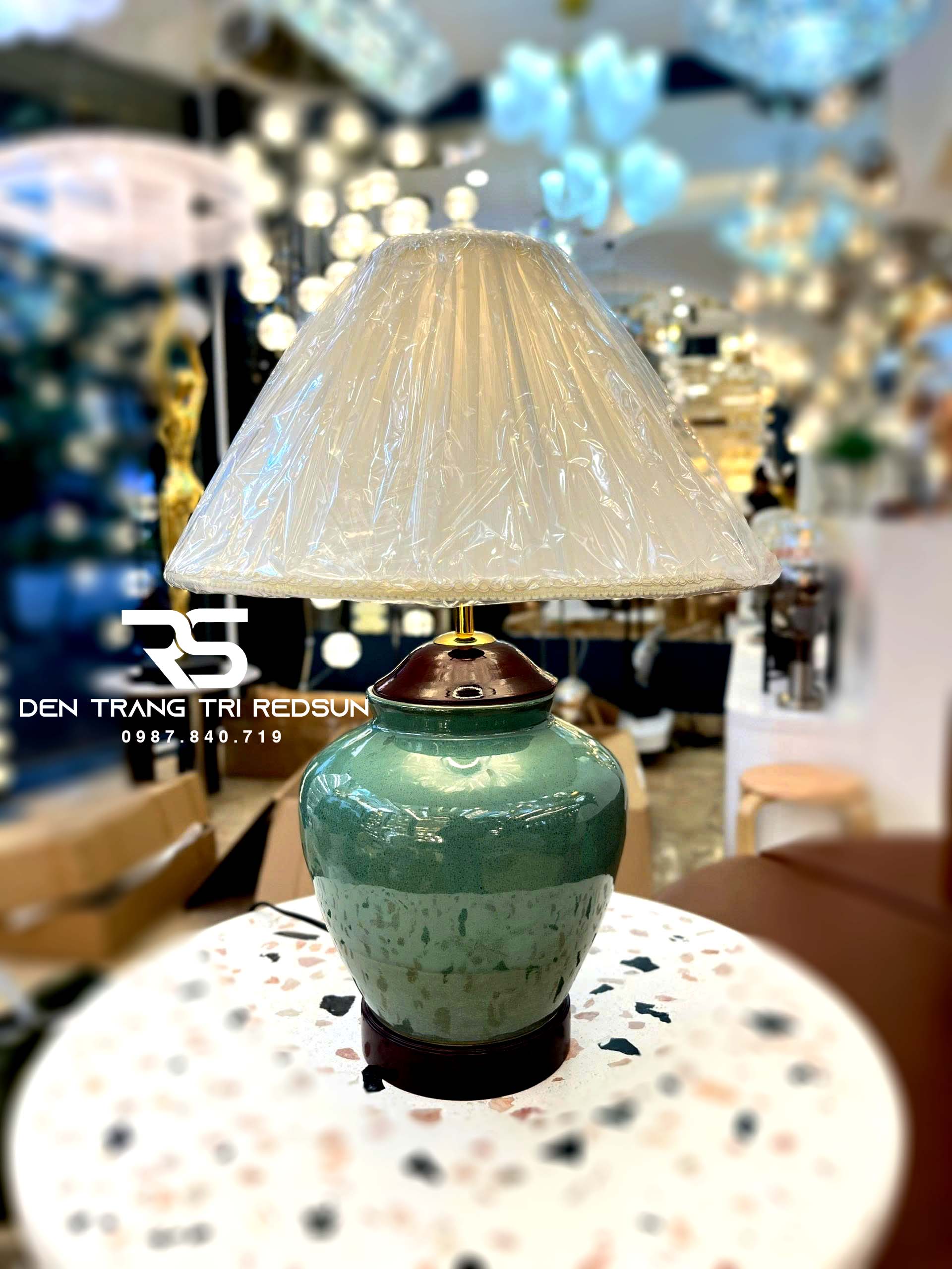 den-ban-hien-dai-db029