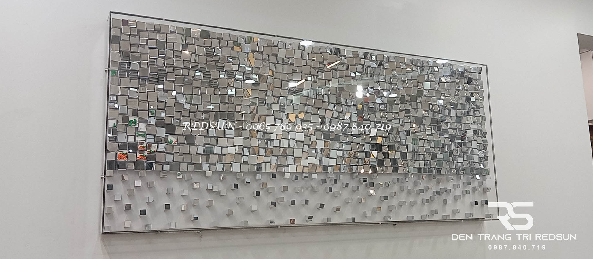 guong-treo-tuong-nghe-thuat-trang-tri-phong-khach-phong-an-hanh-lang-phong-cach-bac-au-gdc-009