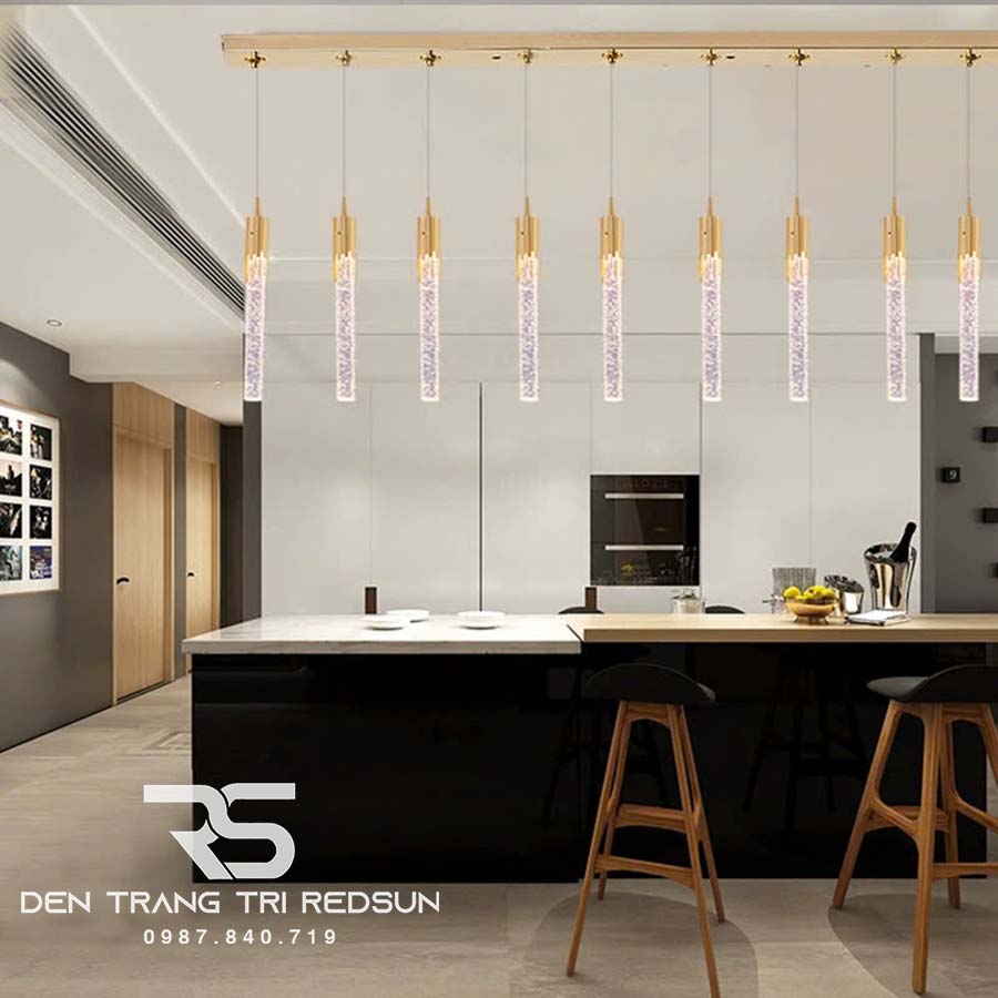 den-tha-pha-le-hien-dai-lap-thong-tang-cau-thang-phong-khach-ban-an-htk075