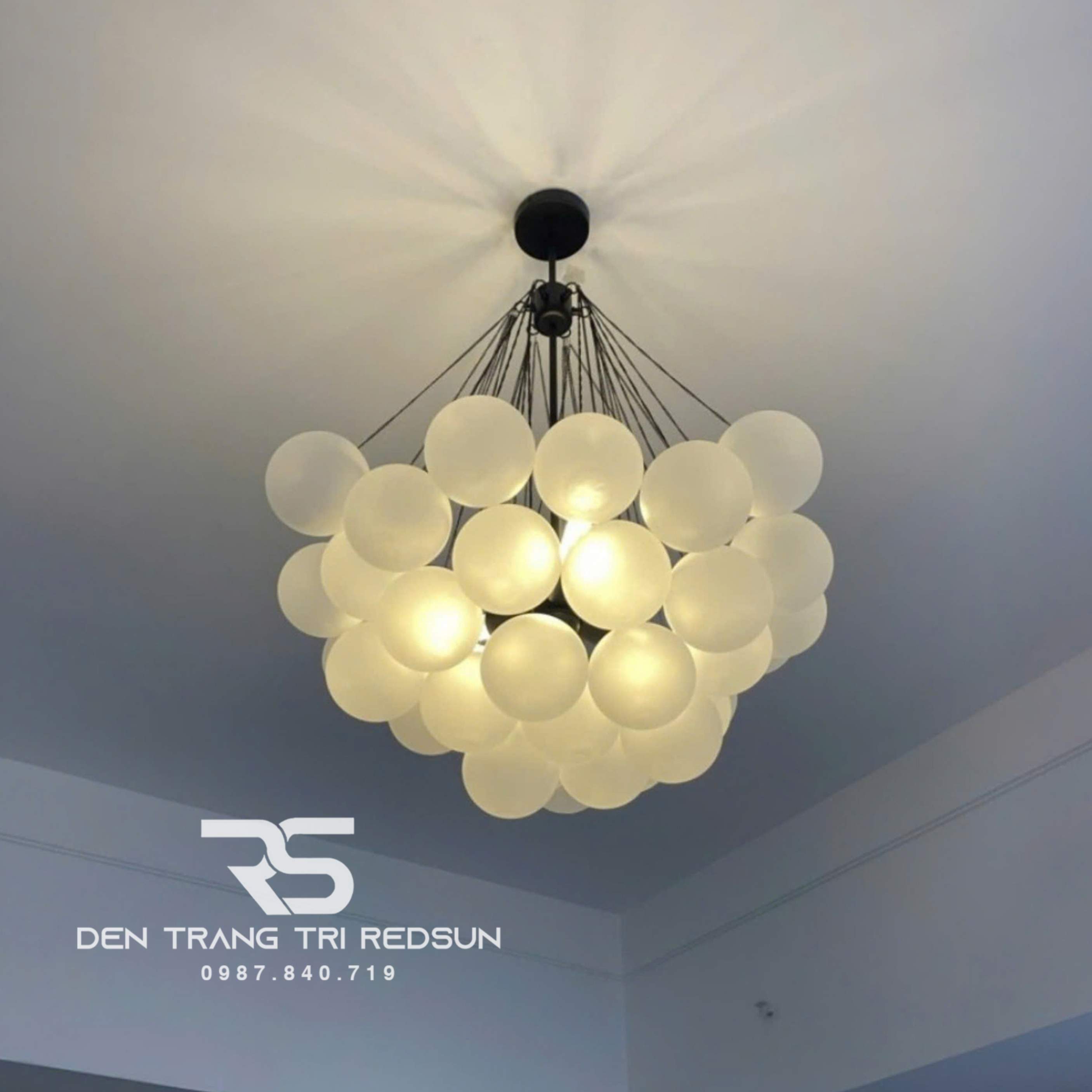 den-chum-phong-khach-hien-dai-bac-au-bong-bong-chat-lieu-thuy-tinh-dc-t112