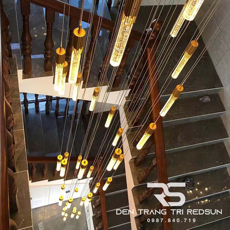 den-tha-pha-le-hien-dai-lap-thong-tang-cau-thang-phong-khach-ban-an-htk075