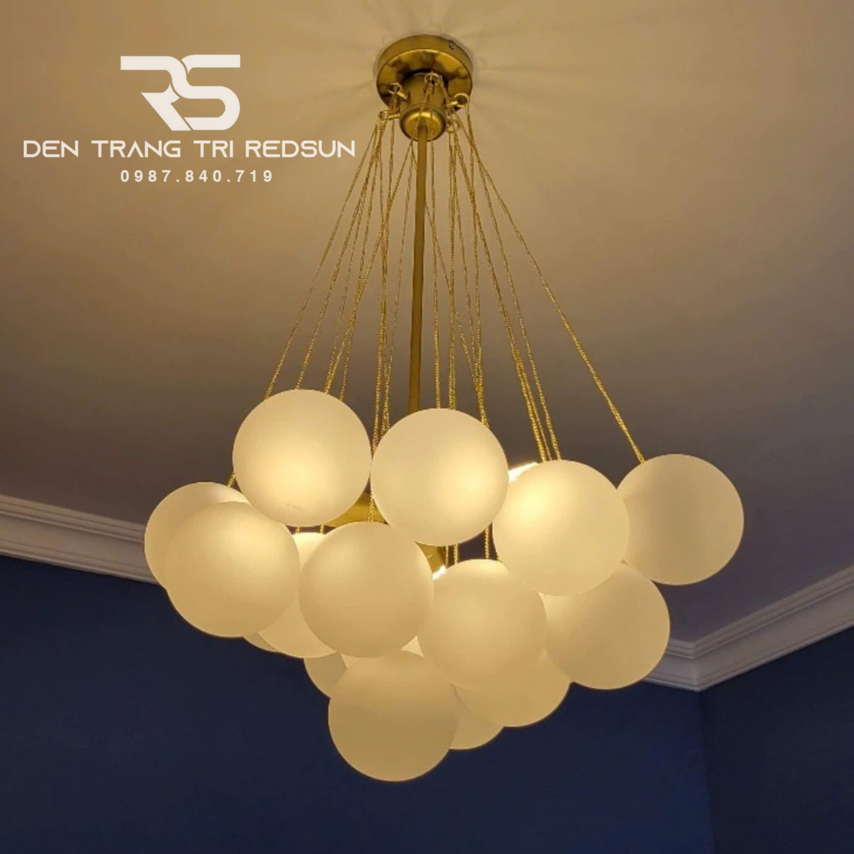 den-chum-phong-khach-hien-dai-bac-au-bong-bong-chat-lieu-thuy-tinh-dc-t112