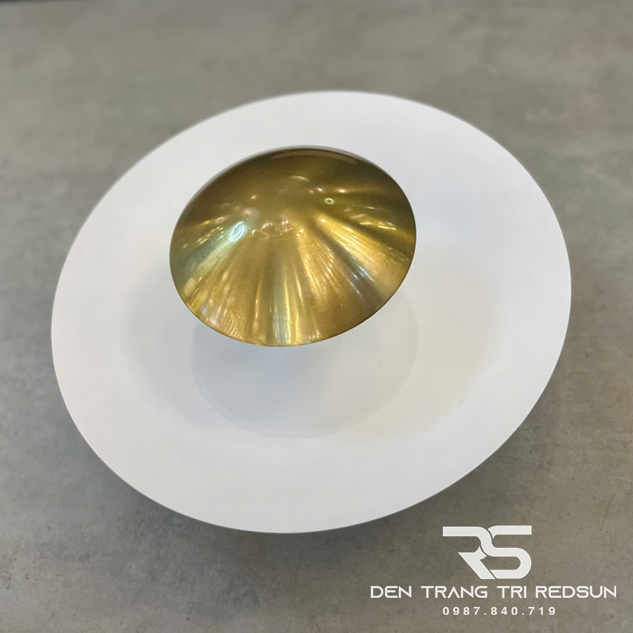 den-tuong-trang-tri-phong-khach-phong-ngu-cau-thang-hinh-dia-bay-phong-cach-bac-au-dt-124