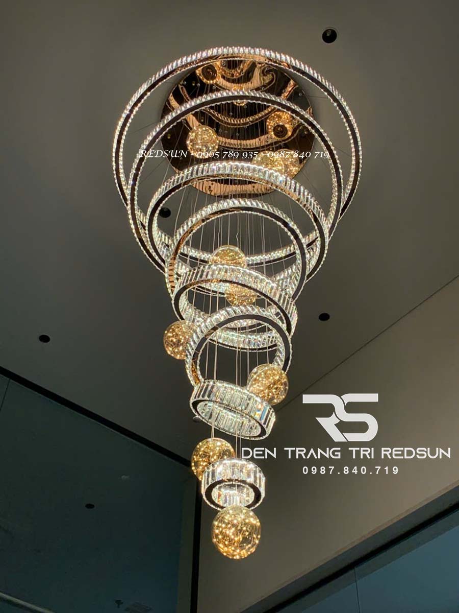 den-chum-pha-le-lap-thong-tang-sanh-khach-san-phong-khach-cau-thang-hien-dai-tpl131