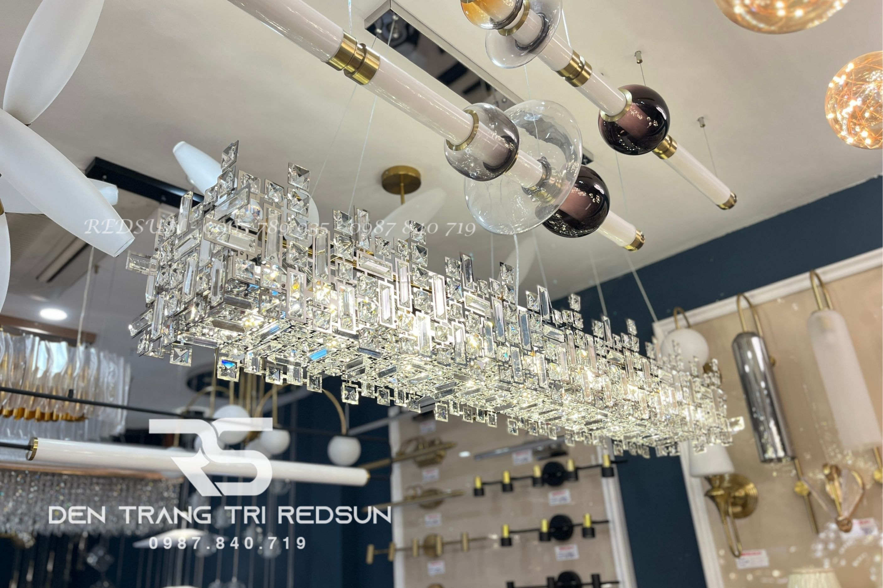 den-chum-trang-tri-phong-khach-sanh-cho-phong-an-phong-ngu-chat-lieu-pha-le-phong-cach-italia-dcp-002