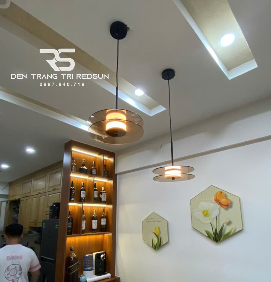 den-tha-ban-an-hien-dai-bac-au-choa-thuy-tinh-cdt-bt-049