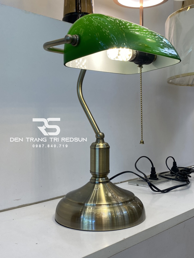 den-ban-hien-dai-db2058