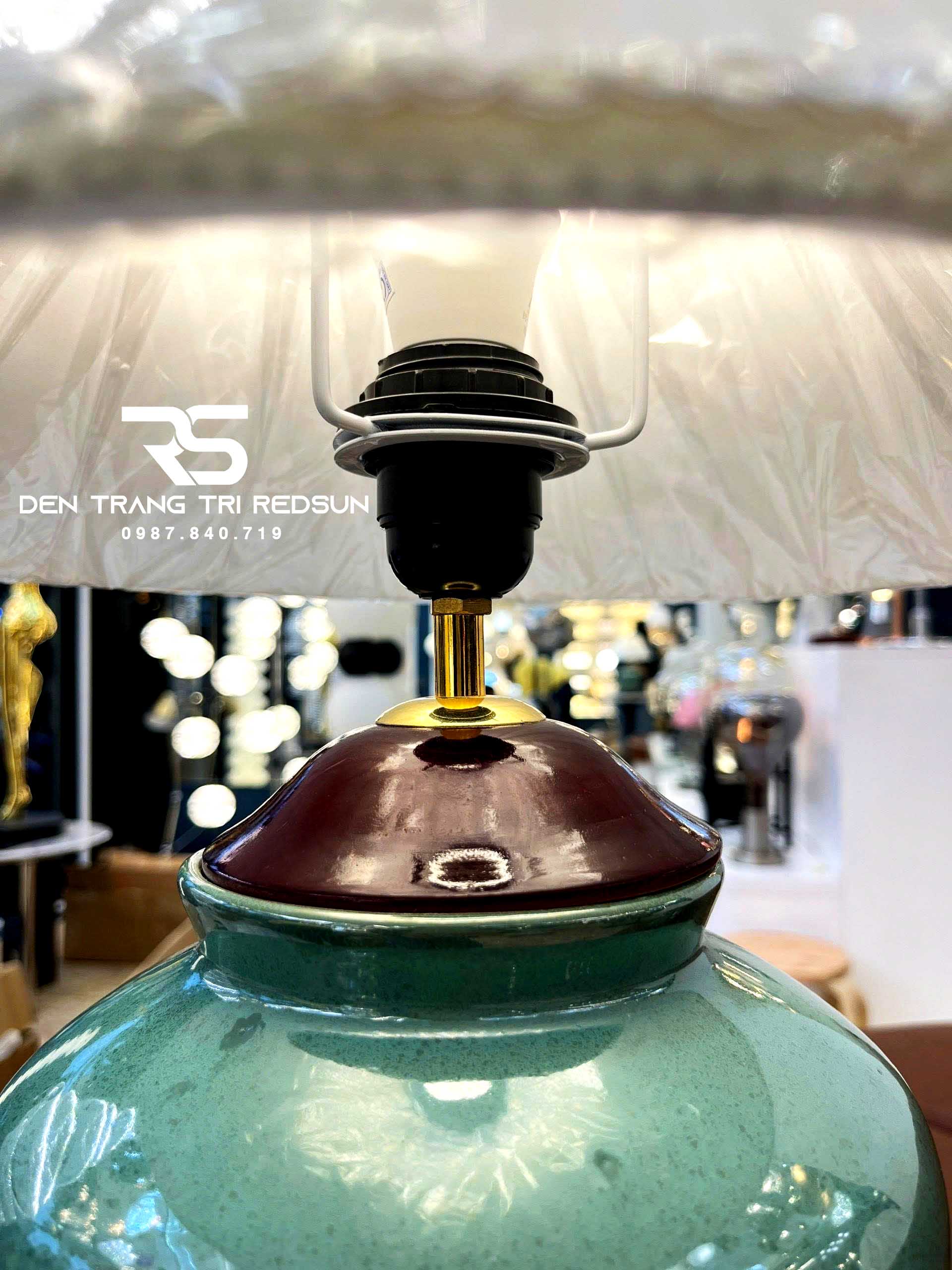 den-ban-hien-dai-db029