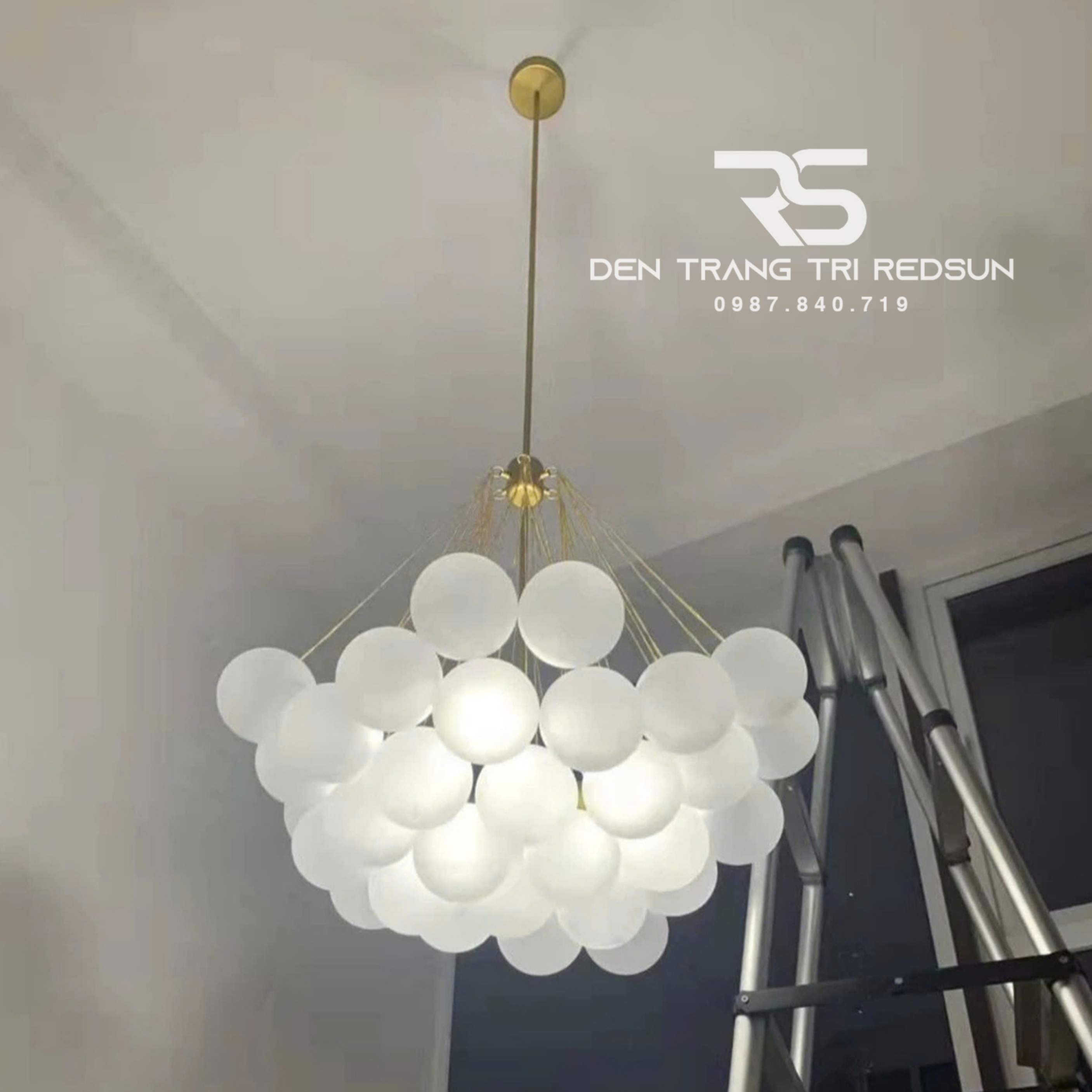 den-chum-phong-khach-hien-dai-bac-au-bong-bong-chat-lieu-thuy-tinh-dc-t112