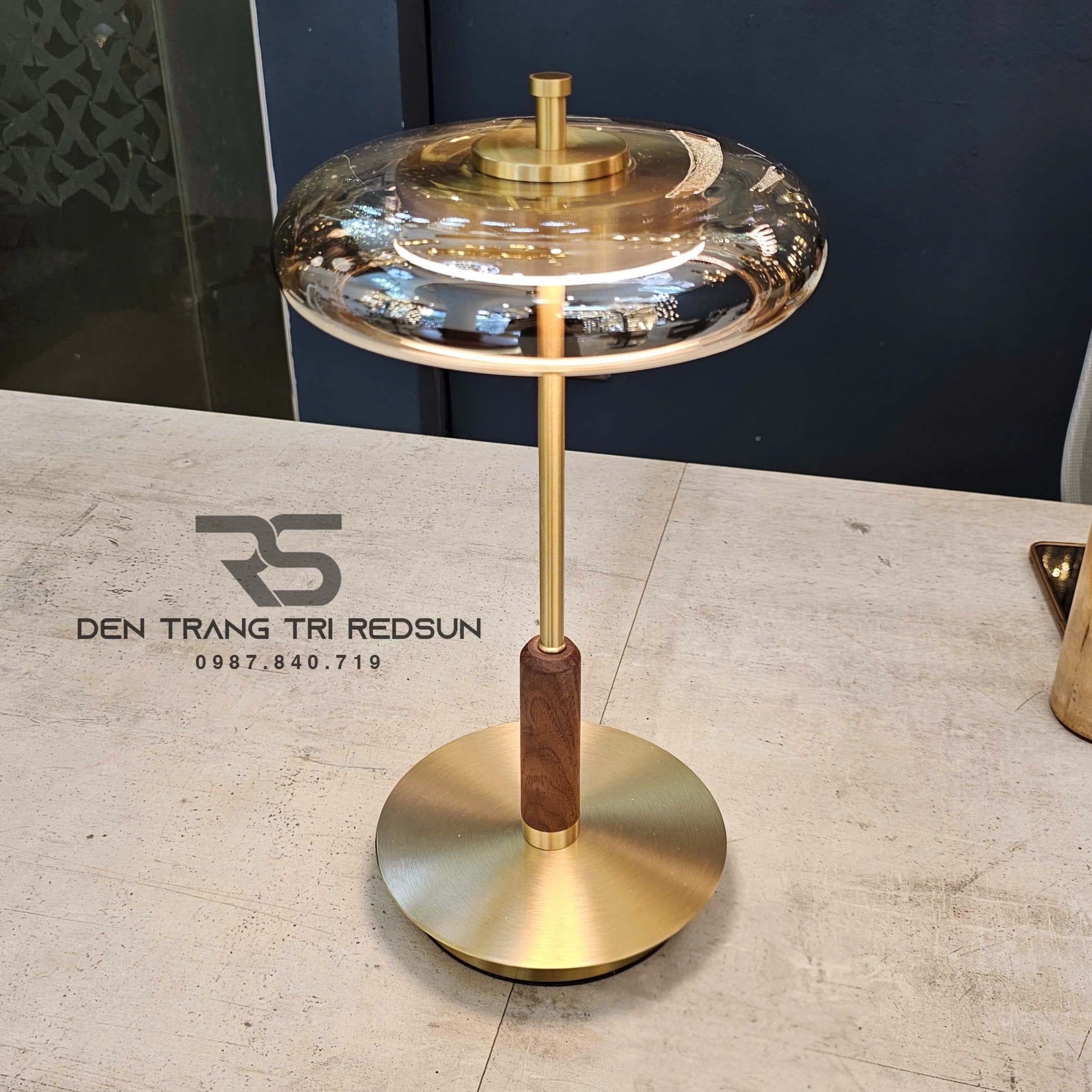 den-ban-phong-cach-vintage-db2109