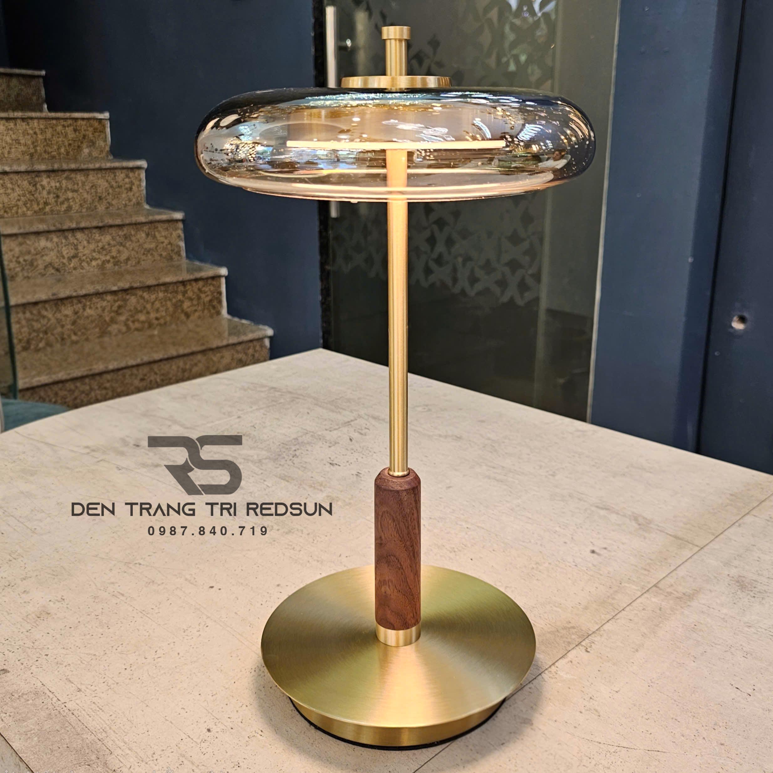 den-ban-phong-cach-vintage-db2109