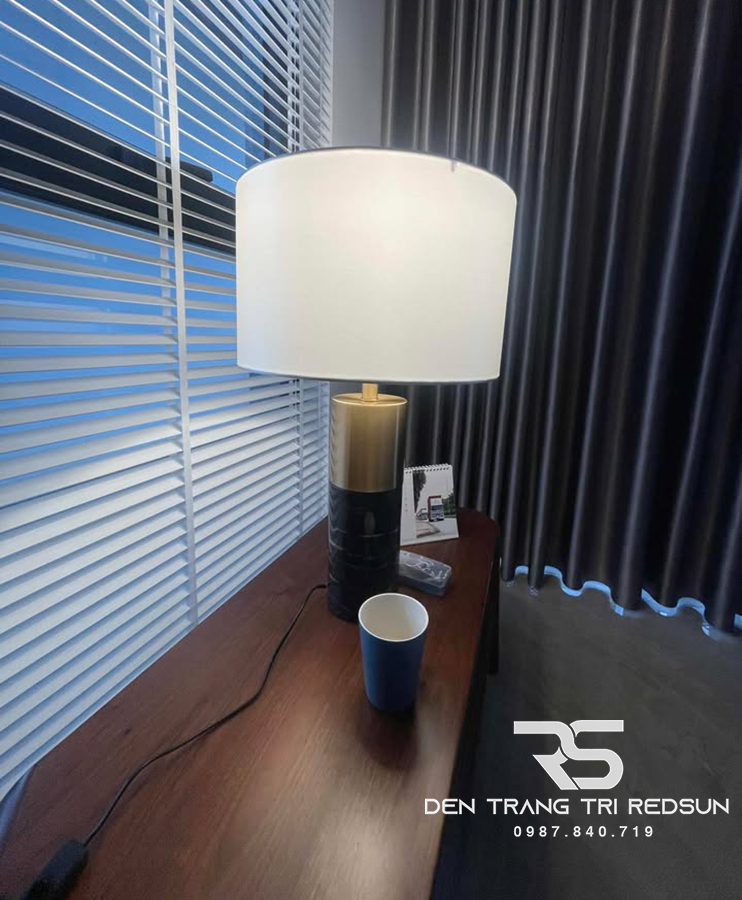 den-ban-hien-dai-b130-1