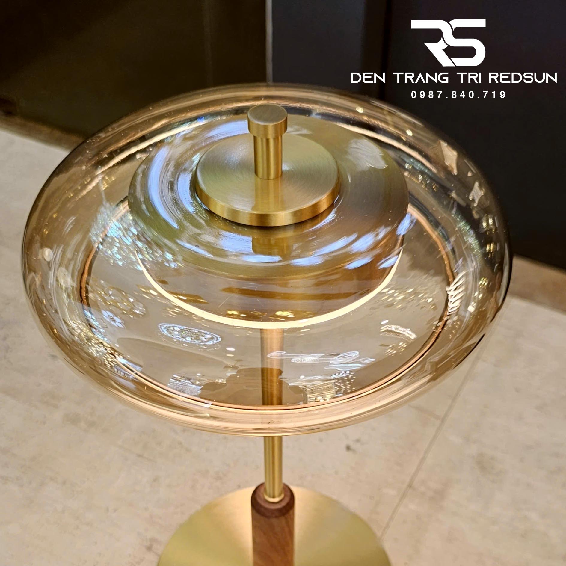 den-ban-phong-cach-vintage-db2109