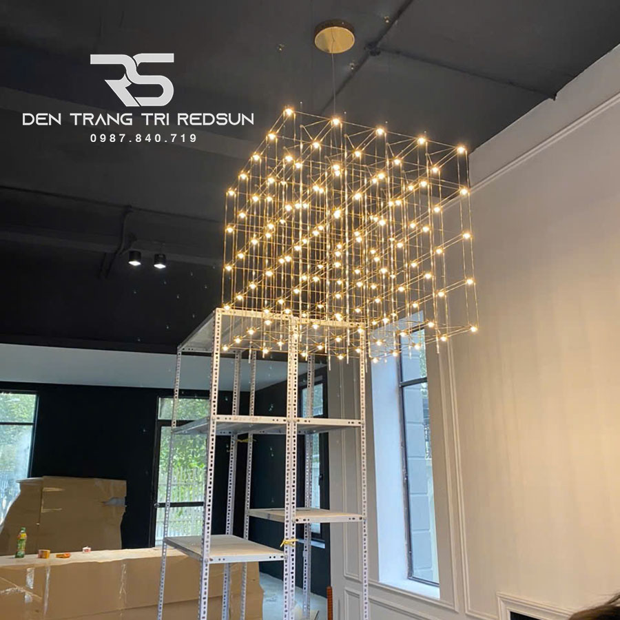 den-chum-lap-thong-tang-sanh-khach-san-phong-cach-bac-au-hien-dai-bau-troi-day-sao-dc-t086