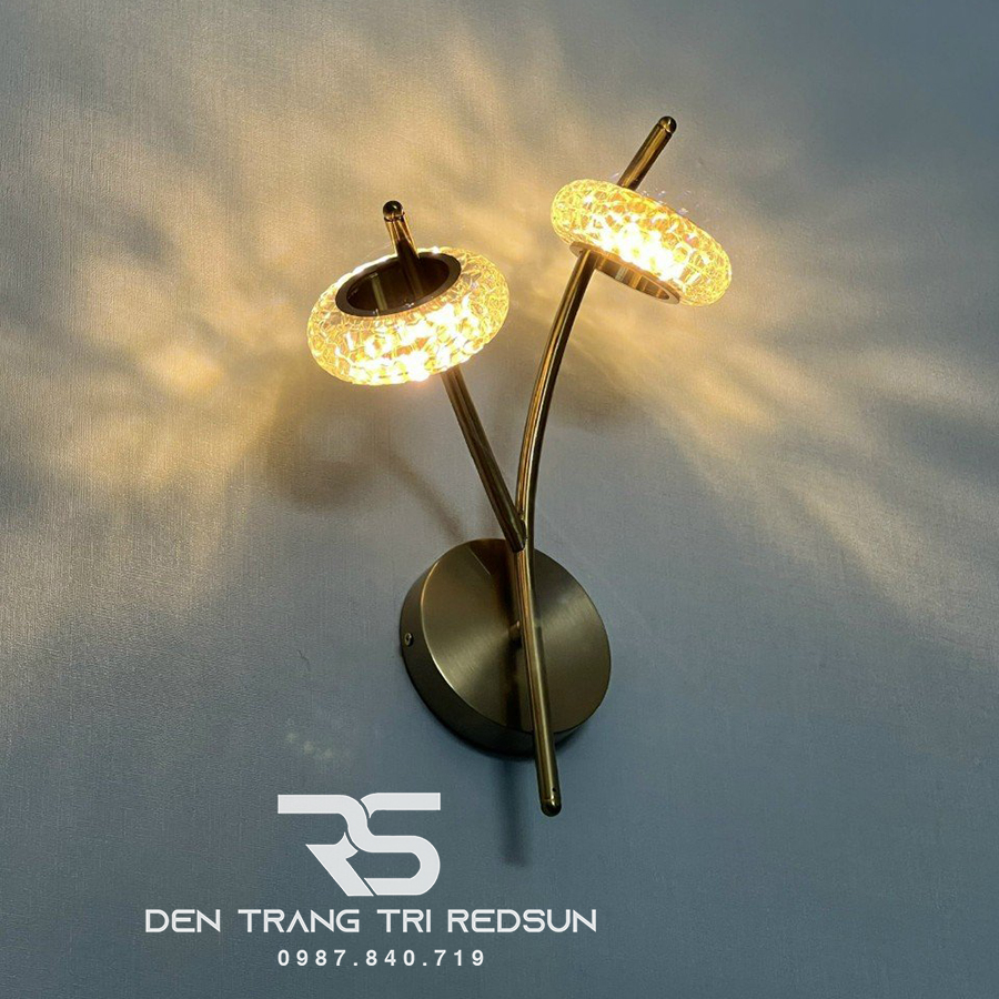 den-tuong-hien-dai-phong-cach-bac-au-trang-tri-phong-khach-phong-ngu-cau-thang-dt-bvk108