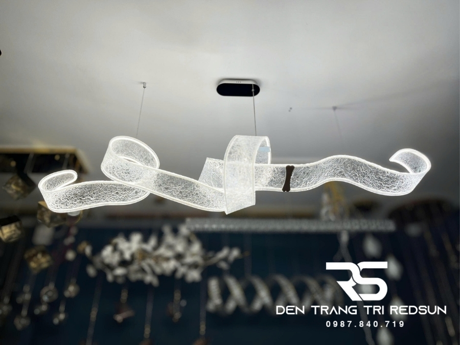 den-tha-hien-dai-dang-dai-lua-acrylic-kieu-moi-phong-cach-bac-au-dc-t104