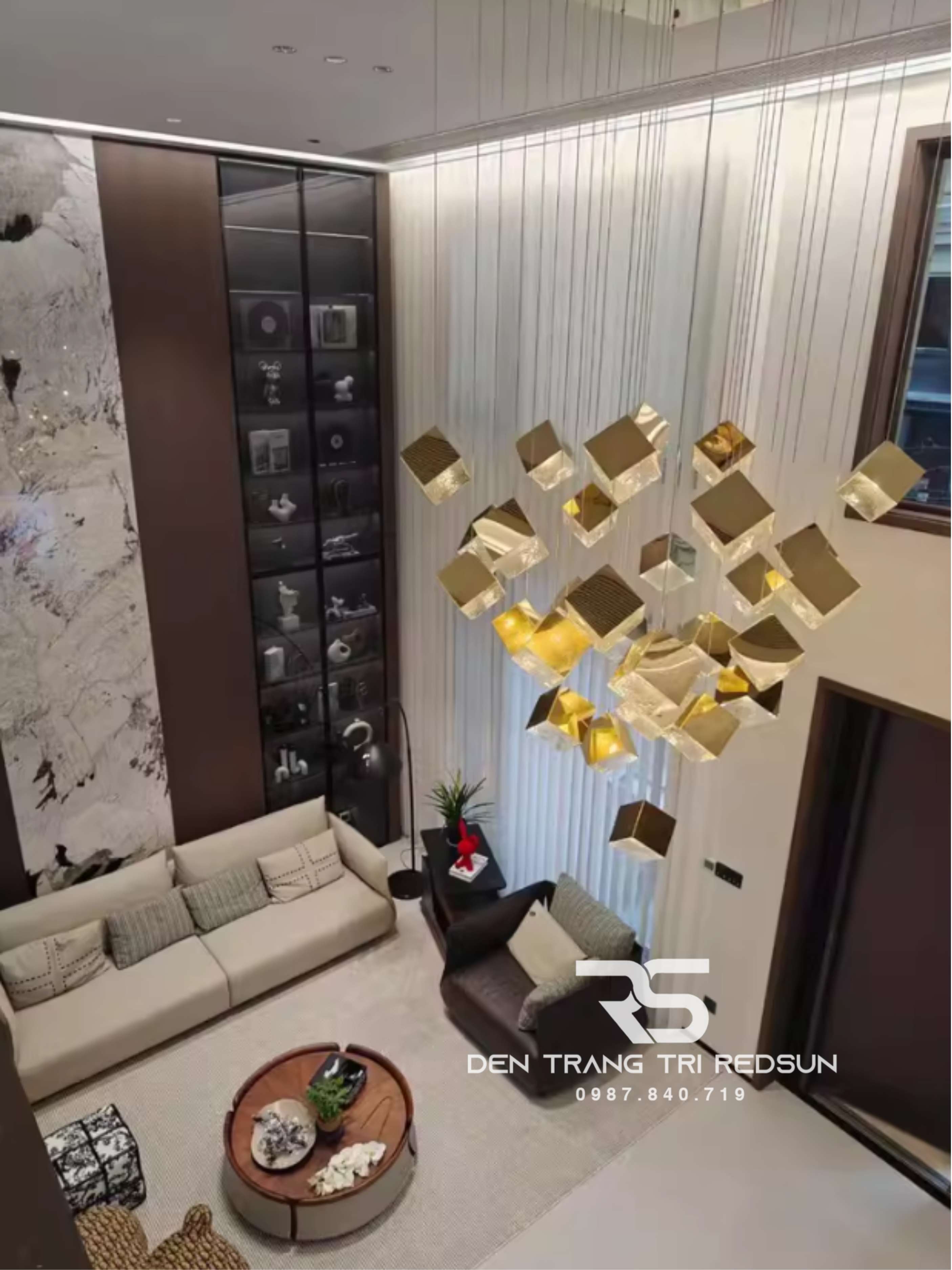 den-tha-thuy-tinh-hien-dai-hinh-khoi-vuong-lap-thong-tang-cau-thang-phong-khach-ban-an-htk-nk002