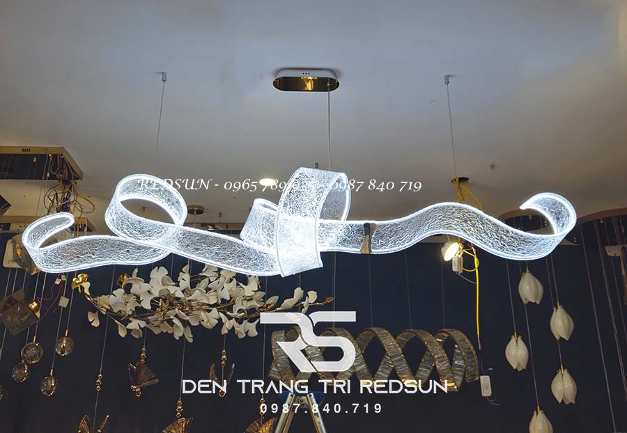 den-tha-hien-dai-dang-dai-lua-acrylic-kieu-moi-phong-cach-bac-au-dc-t104