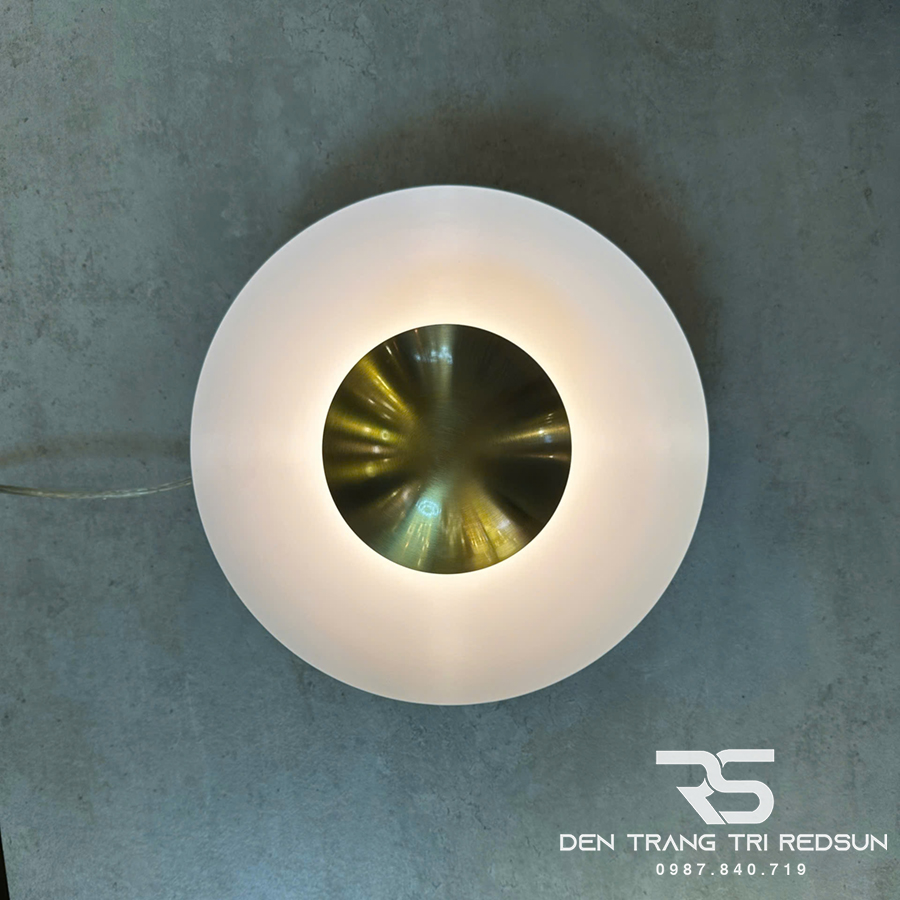 den-tuong-trang-tri-phong-khach-phong-ngu-cau-thang-hinh-dia-bay-phong-cach-bac-au-dt-124