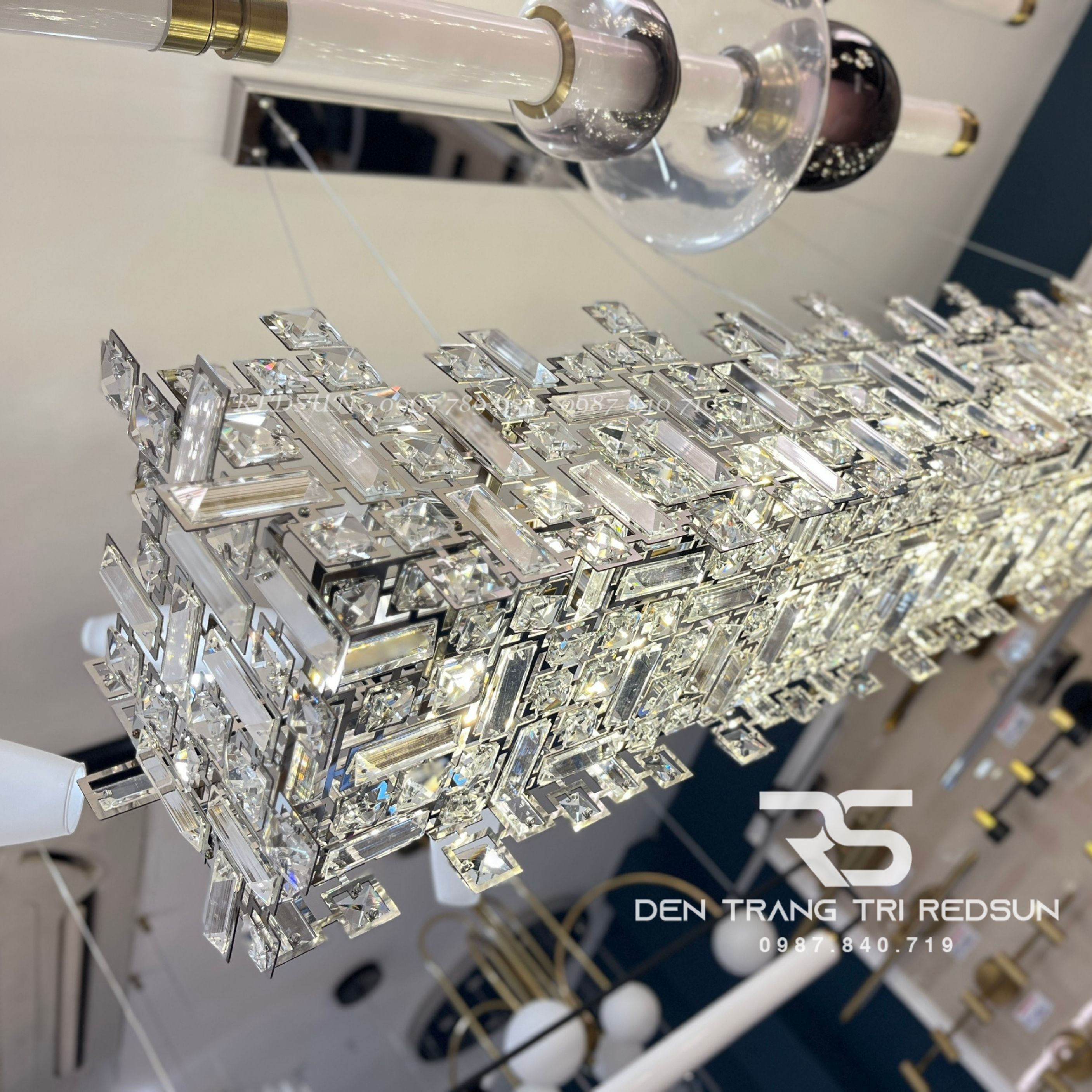 den-chum-trang-tri-phong-khach-sanh-cho-phong-an-phong-ngu-chat-lieu-pha-le-phong-cach-italia-dcp-002