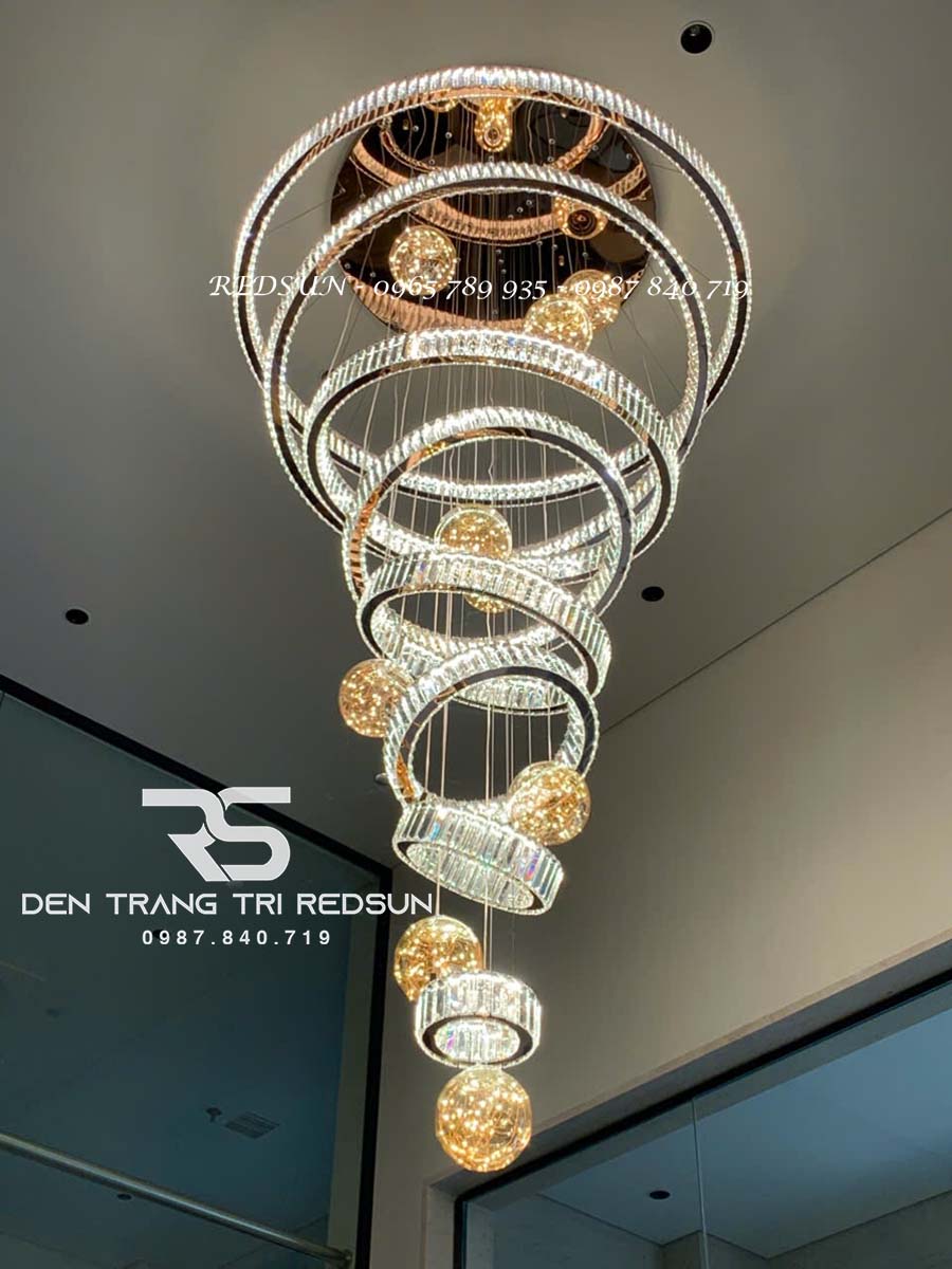 den-chum-pha-le-lap-thong-tang-sanh-khach-san-phong-khach-cau-thang-hien-dai-tpl131