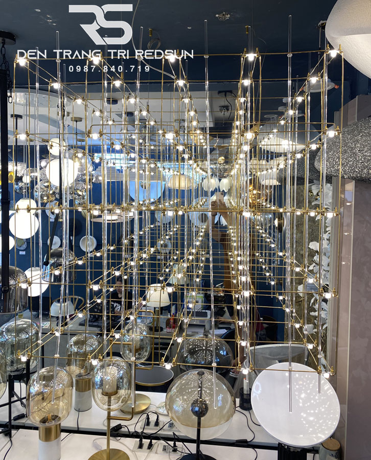 den-chum-lap-thong-tang-sanh-khach-san-phong-cach-bac-au-hien-dai-bau-troi-day-sao-dc-t086