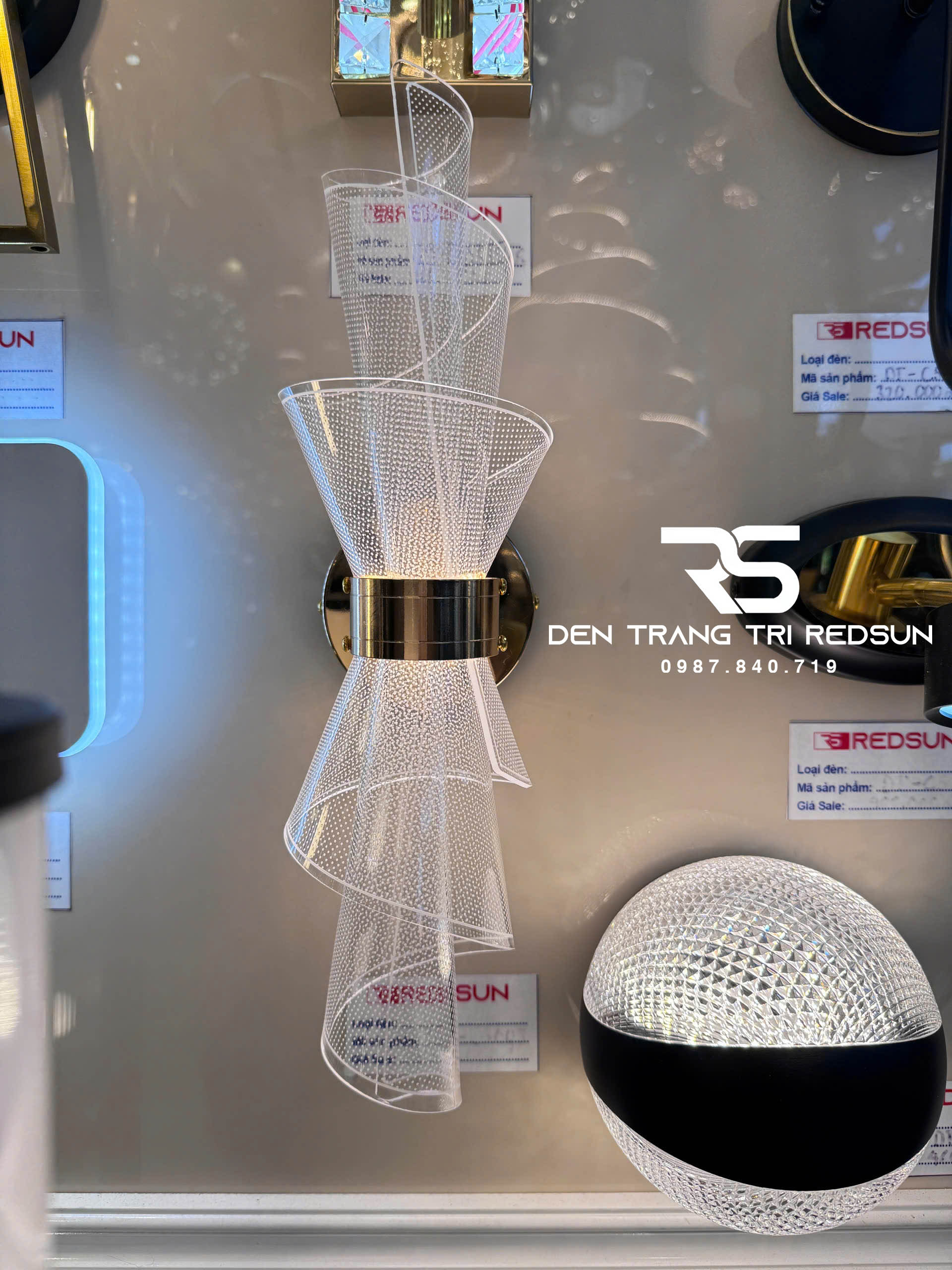 den-tuong-hien-dai-trang-tri-phong-khach-phong-ngu-cau-thang-dt-c601