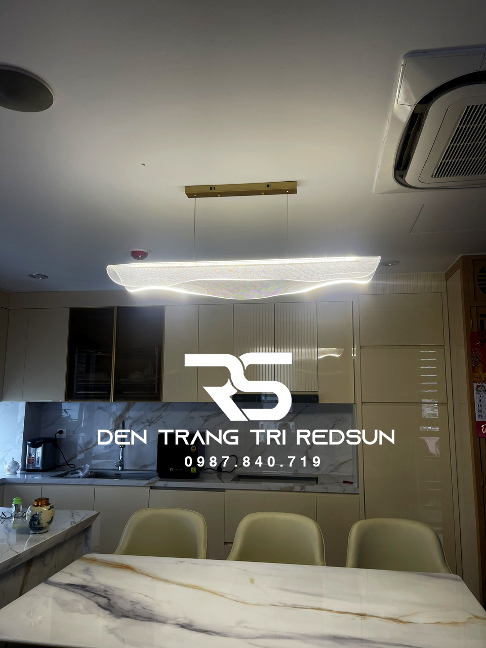 den-tha-ban-an-hien-dai-hinh-la-acrylic-dang-cup-phong-cach-bac-au-dc-t108