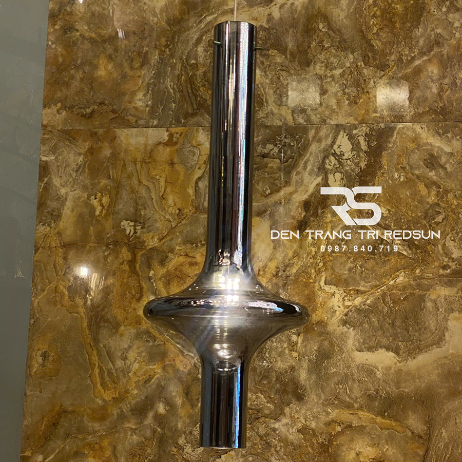 den-tha-hien-dai-phong-cach-bac-au-ong-thuy-tinh-hinh-phi-tieu-lap-phong-khach-sanh-cho-cau-thang-thong-tang-cdt-t054