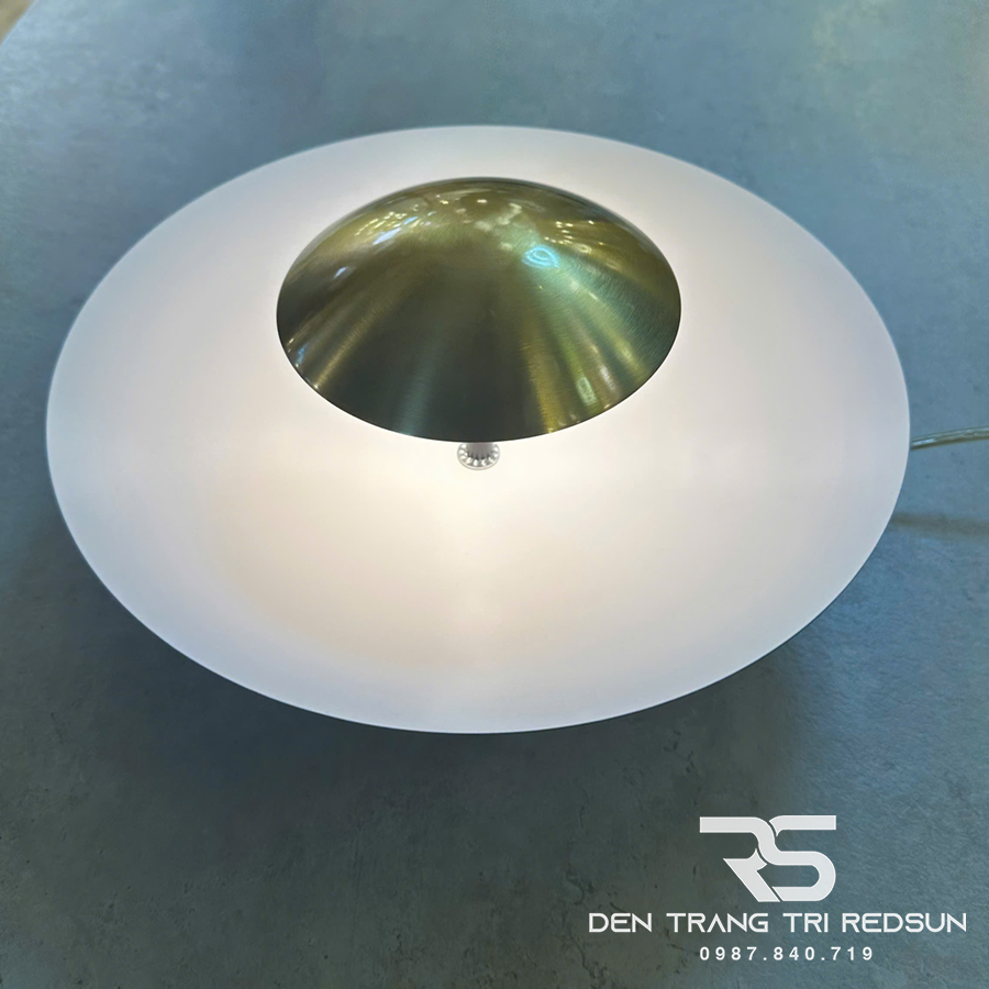 den-tuong-trang-tri-phong-khach-phong-ngu-cau-thang-hinh-dia-bay-phong-cach-bac-au-dt-124