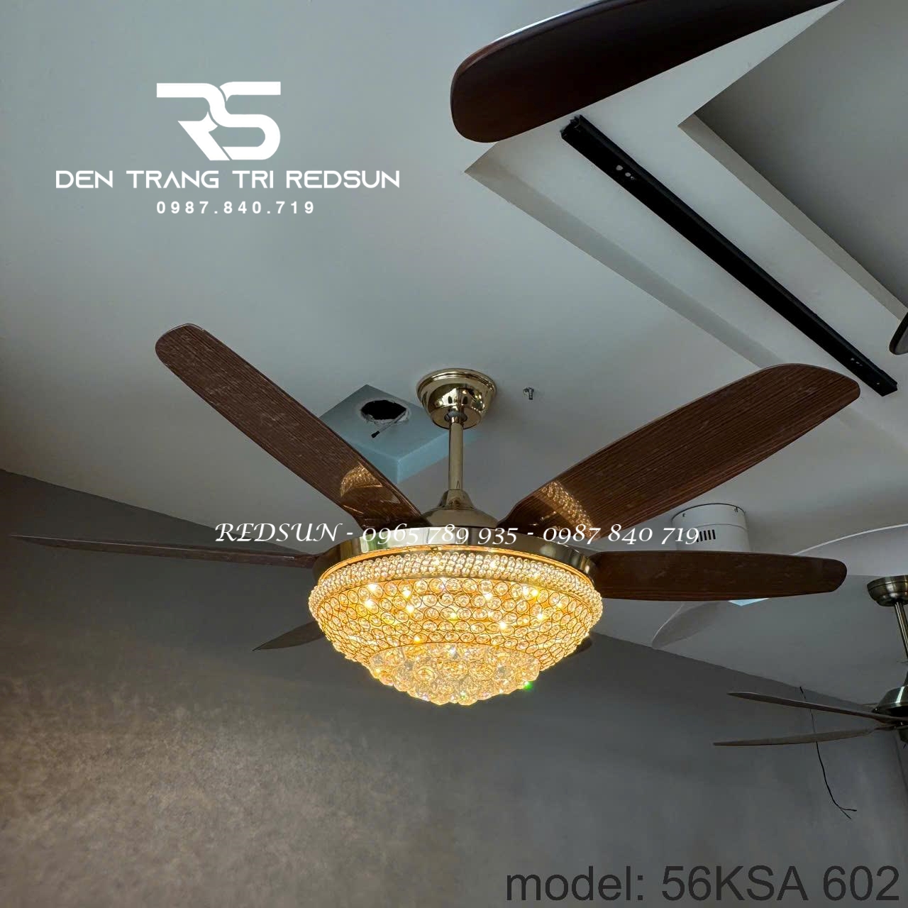 quat-tran-den-trang-tri-phong-khach-phong-ngu-56ksa-602