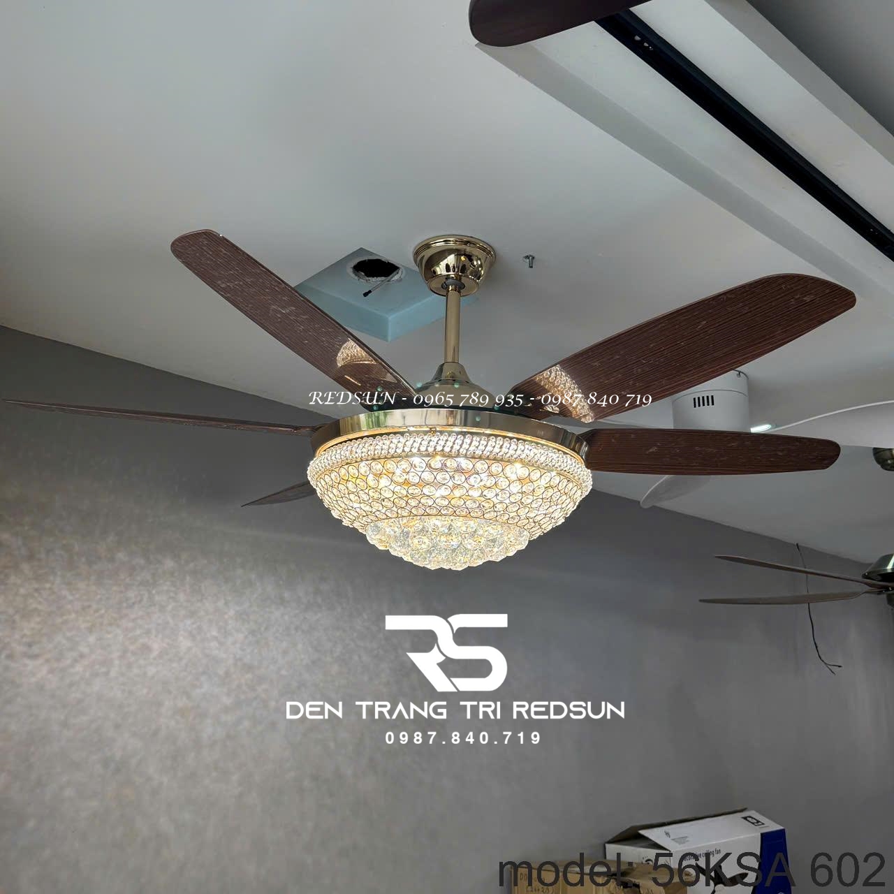 quat-tran-den-trang-tri-phong-khach-phong-ngu-56ksa-602