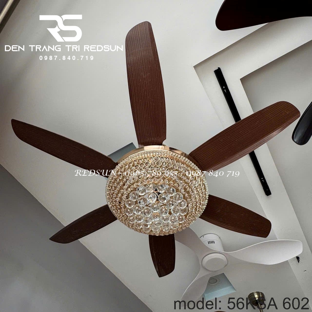 quat-tran-den-trang-tri-phong-khach-phong-ngu-56ksa-602