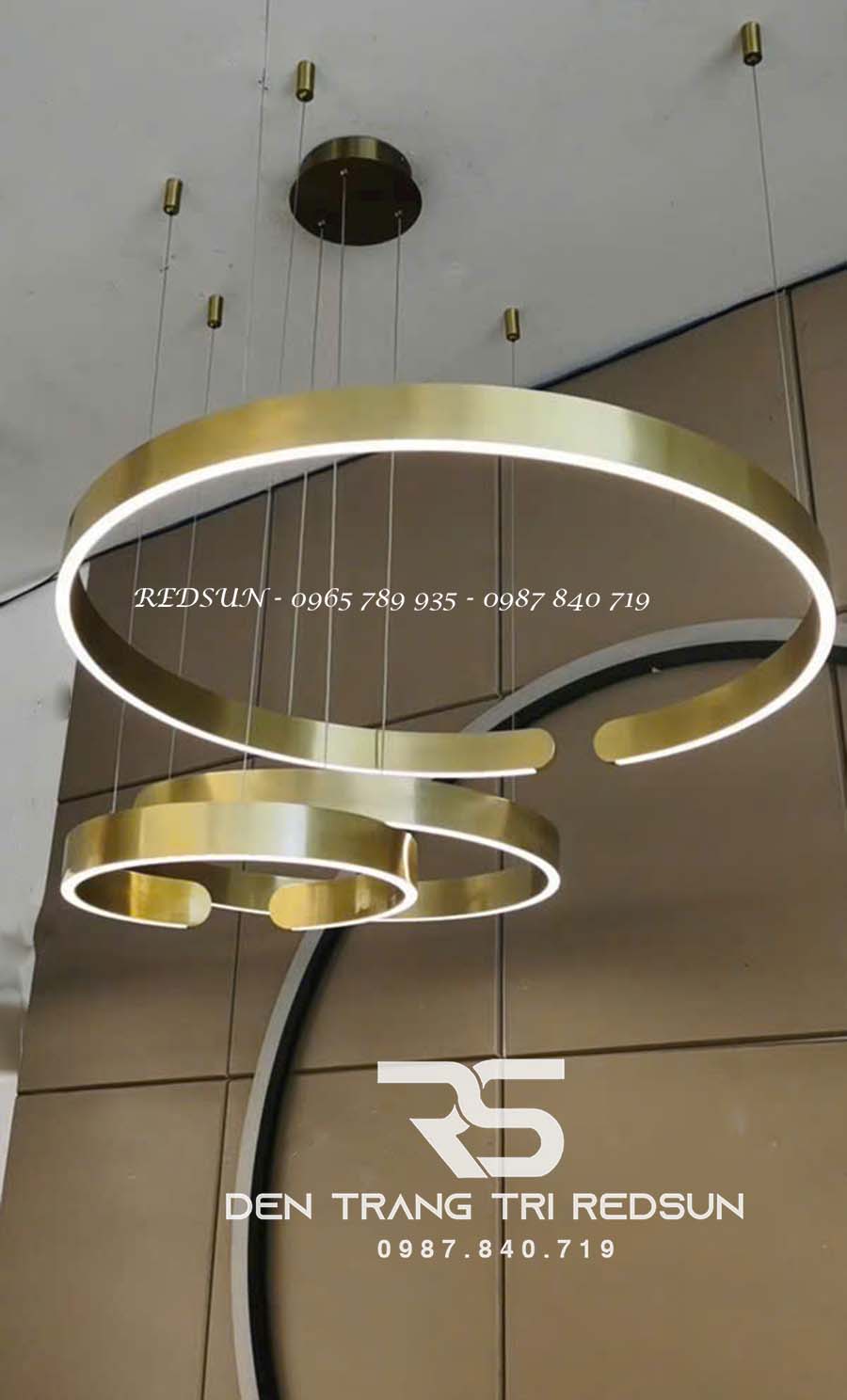 den-tha-phong-khach-hien-dai-bac-au-3-vong-khuyet-khung-inox-vang-3vkmd