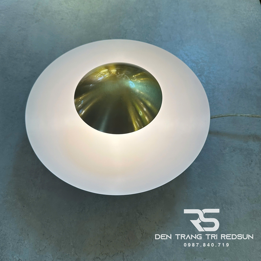 den-tuong-trang-tri-phong-khach-phong-ngu-cau-thang-hinh-dia-bay-phong-cach-bac-au-dt-124