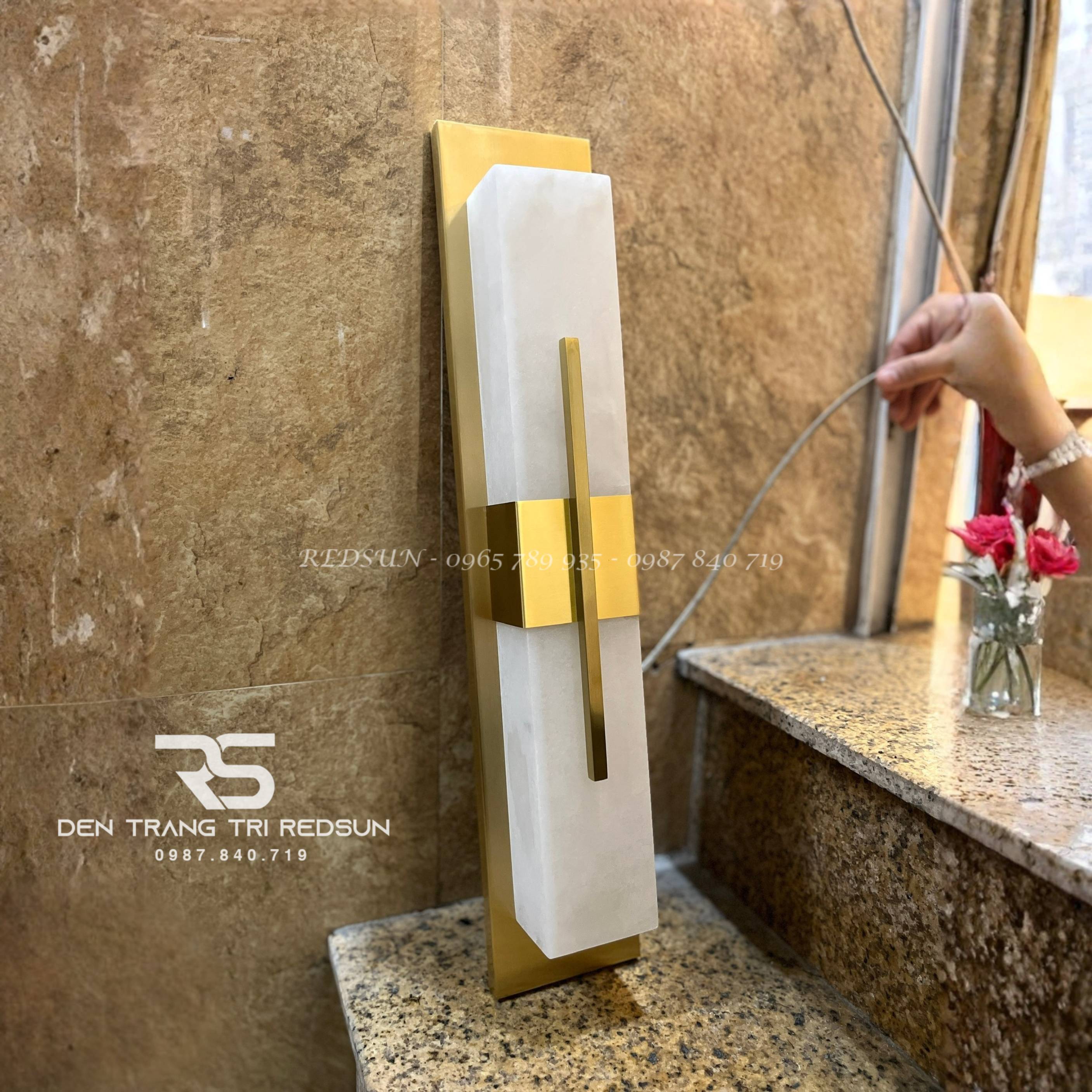 den-tuong-da-cam-thach-hien-dai-trang-tri-phong-khach-phong-ngu-cau-thang-phong-cach-bac-au-dt-bvd8003